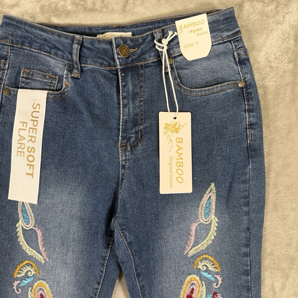 Bamboo Embroidered Bell Bottoms Wide Flare Jeans Sz 7 Blue Soft Denim NWT - Picture 3 of 10